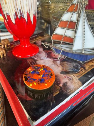 Caja de madera pintada a mano