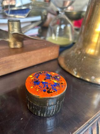 Caja de madera pintada a mano