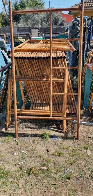 Alquiler de andamios metálicos para construcción