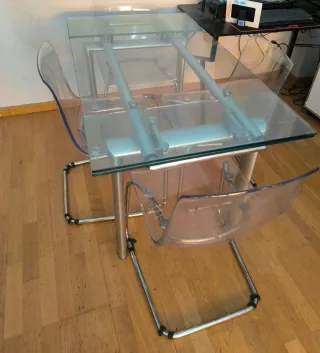 Mesa cristal extensible a 2 metros y 4 sillas