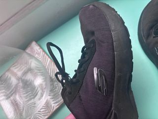 Zapatillas Skechers Negras y Moradas