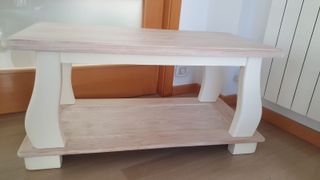 Mesita baja de madera de pino