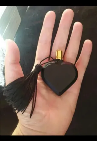 Perfumador corazón negro con borla NUEVO