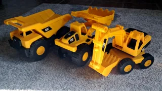 3 camiones de juguete CAT