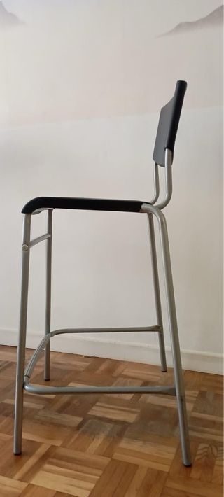 Sillas Altas Cocina Negras y Plateadas
