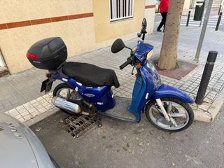 Aprilia 100cc 2T Scooter Azul 2007