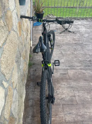 Bicicleta eléctrica Cube poco uso