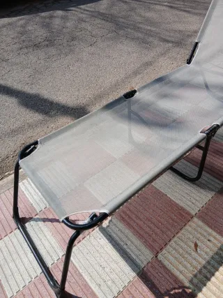 Hamaca de tela y metal gris