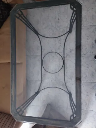 Mesa de forja con cristal patas retorneadas