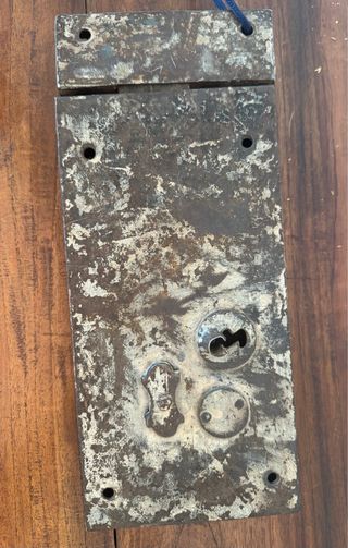 Antigua gran cerradura de portón