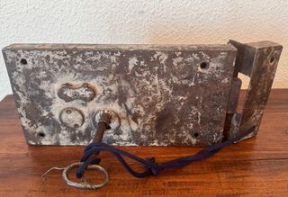 Antigua gran cerradura de portón