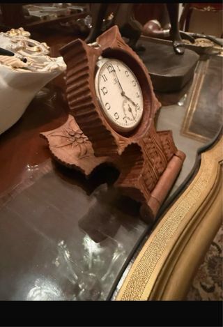 Orologio Omega da tasca con supporto in legno