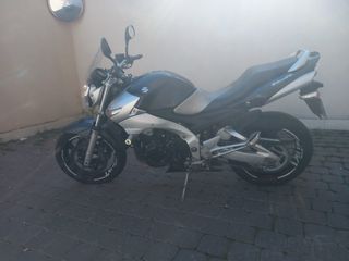 Suzuki GSR 600 Plata