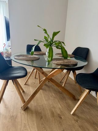 Set Mesa redonda cristal ø119 cm + 4 sillas madera