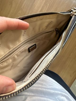 Bolso Guess Negro y Dorado