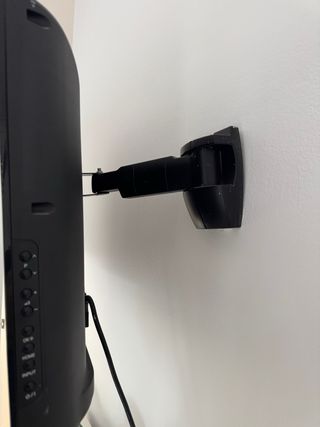 TV LG 26" HD + Soporte de pared incluido