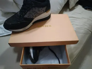 Zapatillas negras brillantes talla 38