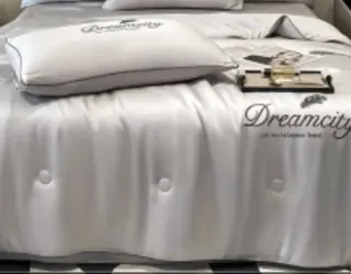 Colcha gris y blanca nueva 2x2.30