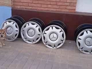 Juego 4 Llantas Mercedes con Tapacubos y neumatico