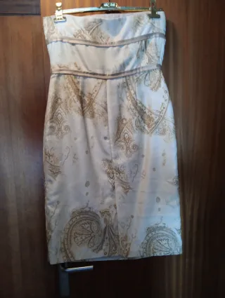 Traje de ceremonia beige y dorado