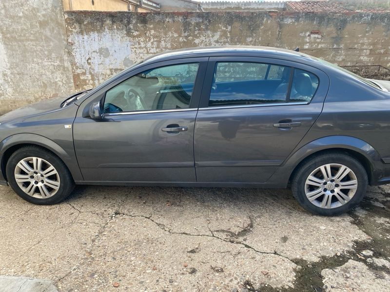 Opel Astra 2009 - foto 1