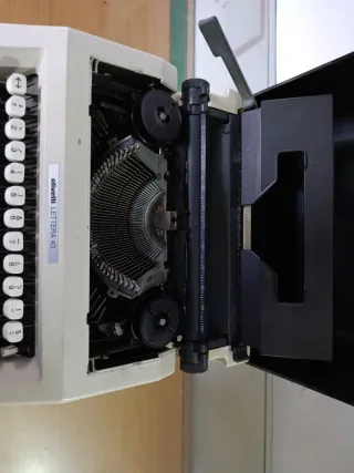 Máquina de escribir Olivetti Lettera 40