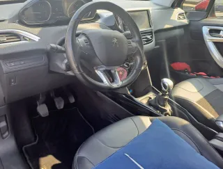 Peugeot 2008  1.2 año  2019