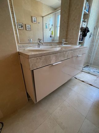 Encimera doble lavabo con griferia espejo cajonera