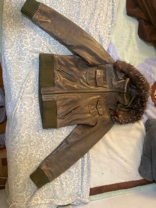 Chaqueta con capucha y pelo