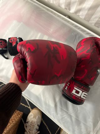 Guantes de boxeo Danger camuflaje rojo con cintas