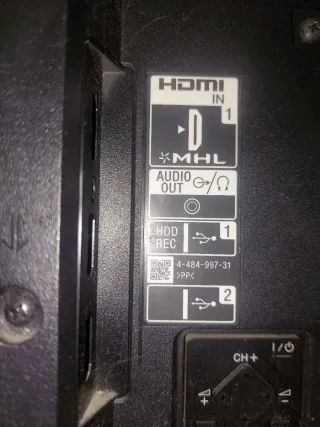 Sony KDL-32W705B TV para piezas.Se enciende