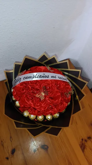 Ramo de rosas eternas. Hechas a mano con listón.