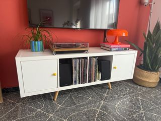 Mueble TV blanco y madera