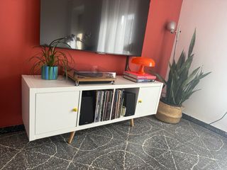 Mueble TV blanco y madera