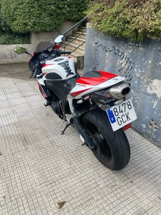 Honda CBR 600RR Sportbike Roja, Blanca y Negra
