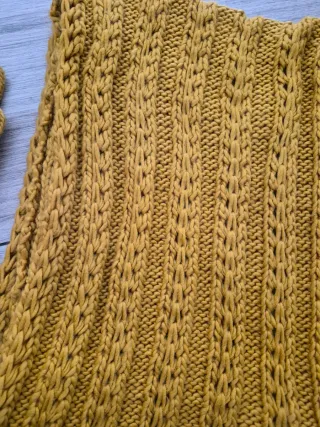 Conjunto lana: gorro, bufanda y guantes mostaza