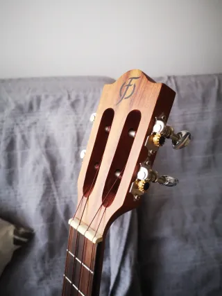 Ukelele Flight Victoria Tenor CE