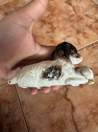 Familia de perritos de porcelana