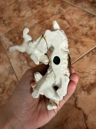 Familia de perritos de porcelana