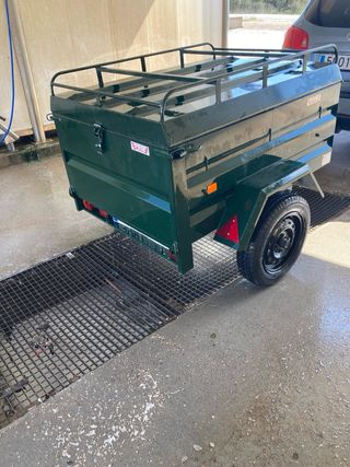 Remolque cerrado de un eje