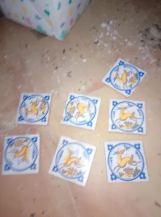 Lote 7 azulejos decorativos pequeños