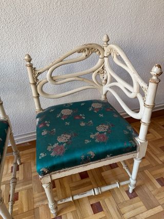 Juego de 2 sillas antiguas tapizadas