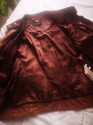 Chaqueta Piel Massimo Dutti. Costó 270 euros