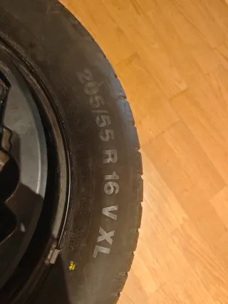 Rueda de repuesto Continental 205/55 R16 con gato