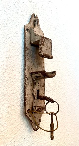 Antigua cerradura rústica de celda hierro forjado