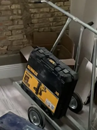 Escalera y herramientas de segunda mano