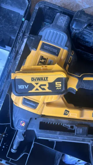 Escalera y herramientas de segunda mano