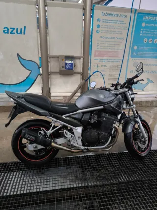 Suzuki GSF 650 K5 Naked Gris 2005 (apta para A2).