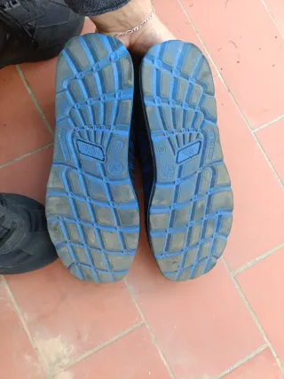 Zapatillas de seguridad negras y azules