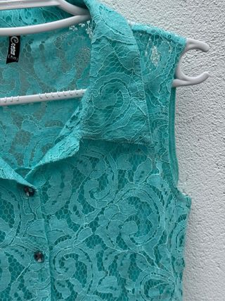 Blusa encaje turquesa sin mangas Talla M